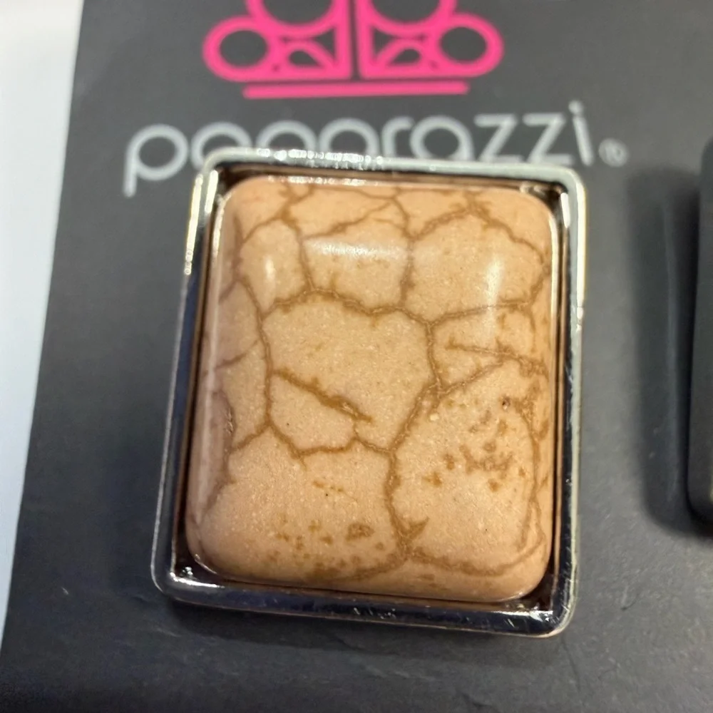 🩷5/$10🩷 Paparazzi Beige Marbled Square Frame Stud Earrings